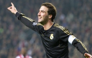 赛季落幕惊雷起！上海申花核心阵容震荡，新赛季征程蒙上厚重阴影